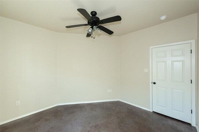 Building Photo - 245 Joanne Lp