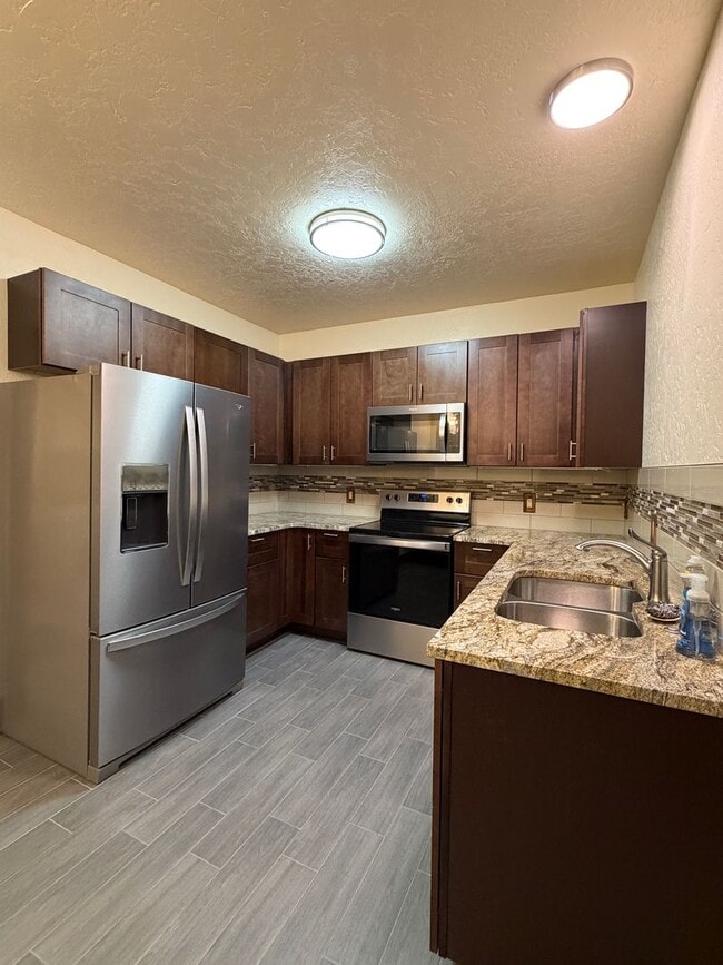 Building Photo - 350 Greenway Dr