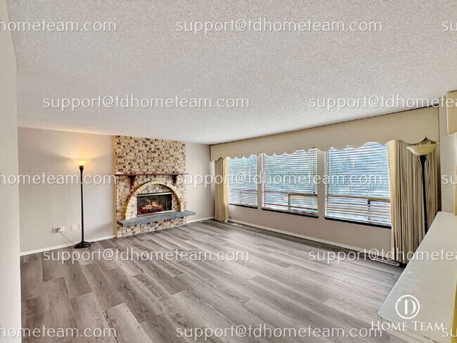 Building Photo - "Spacious 4-Bed Oasis with Granite Touches & Finished Basement in Renton!"