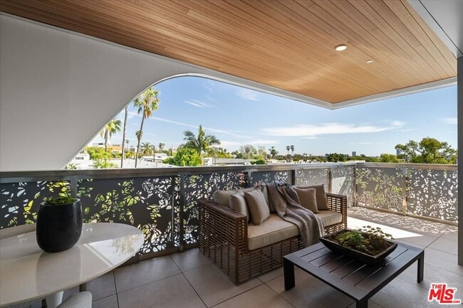 Building Photo - 1257 N Sweetzer Ave