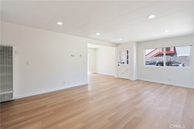 Building Photo - 2049 Tustin Ave