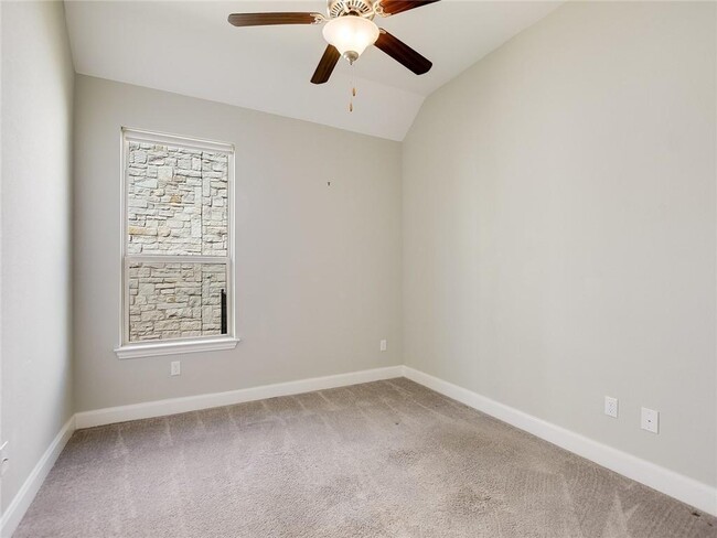 Building Photo - 305 Maxwell Way