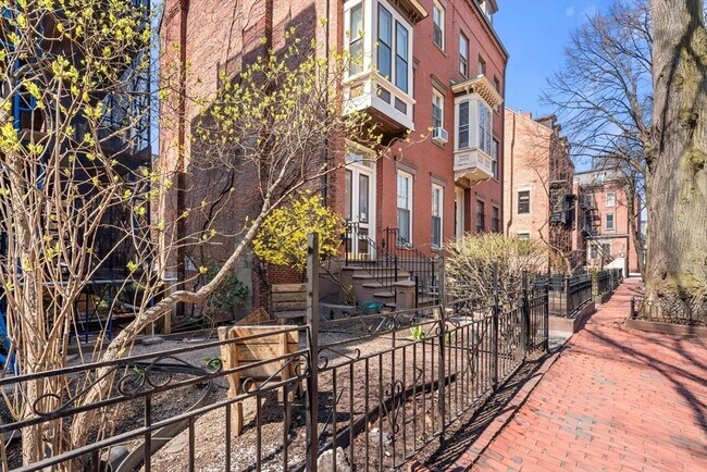 Building Photo - 70 Rutland St