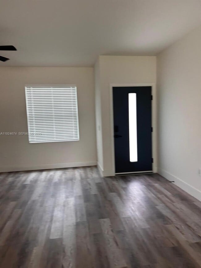 Building Photo - 710 Bedford Point Ave