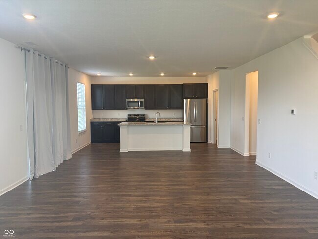 Building Photo - 354 N Grand Oak Dr