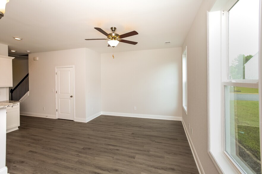 Building Photo - 204 Satin Walnut Wy