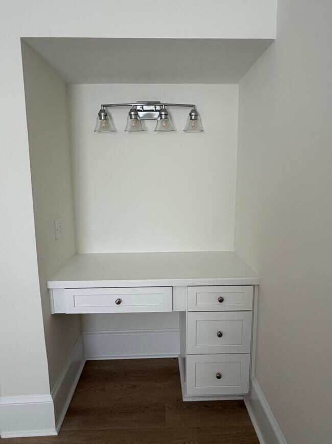 Building Photo - 305 12th Ave