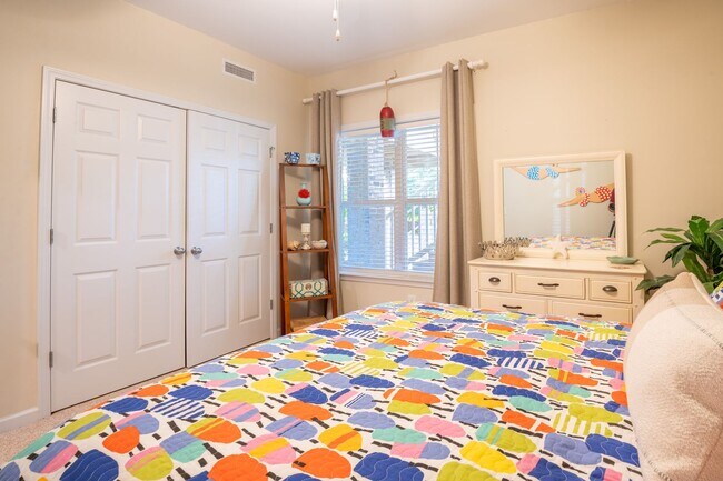 Building Photo - OFF-SEASON FURNISHED MONTHLY RENTAL AVAILABLE JAN '26