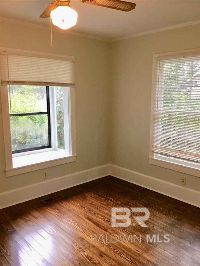 Building Photo - 416 S Section St