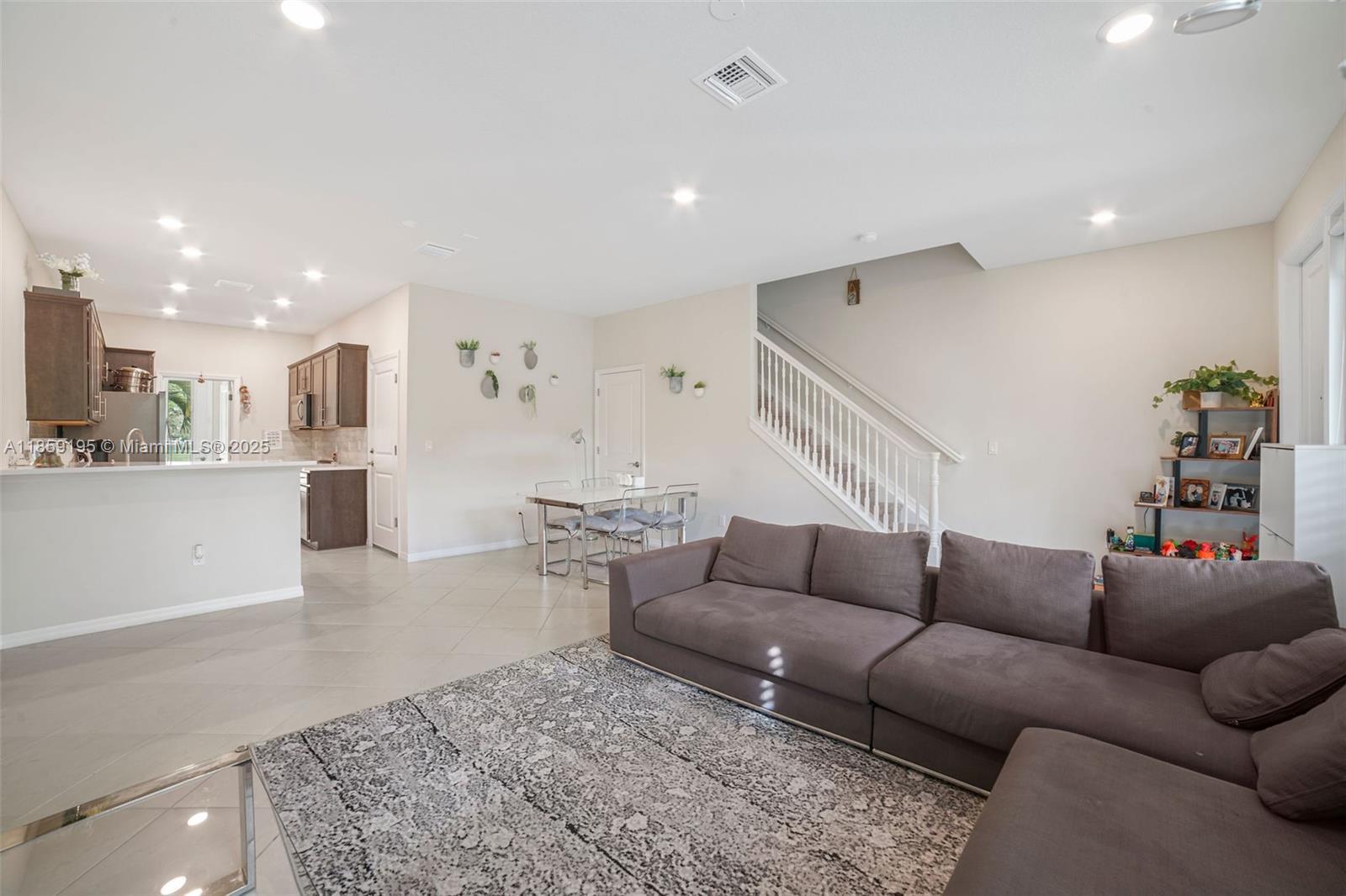 Building Photo - 4154 Greenway Dr
