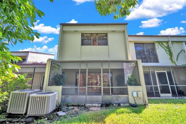 Building Photo - 3825 Estepona Ave