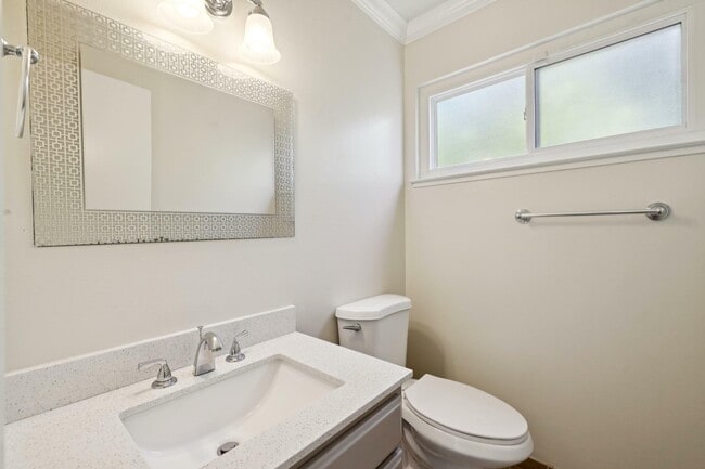 Building Photo - 2016 Fairmont Dr