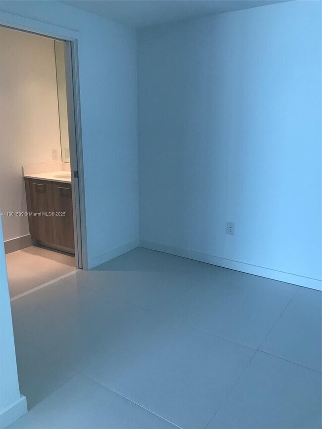 Building Photo - 501 NE 31st St