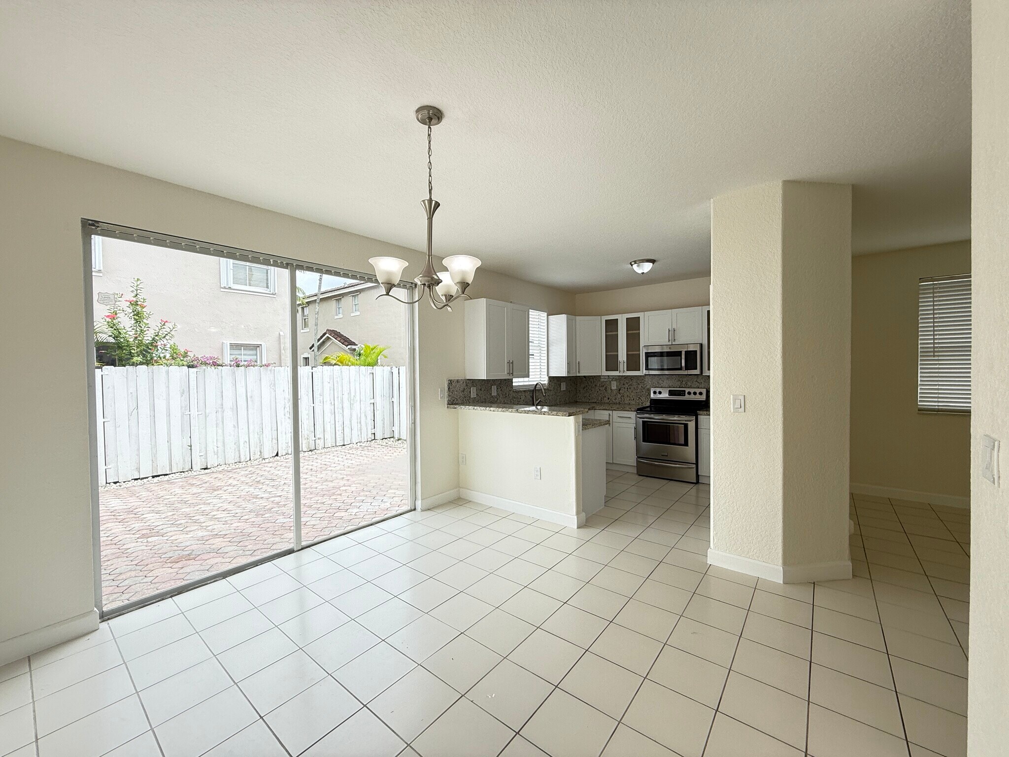Building Photo - 15131 SW 23rd Ln