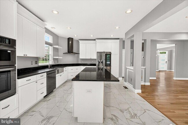 Building Photo - 6455 Saddlebrook Ln