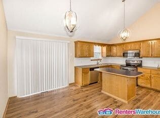 Building Photo - Beautiful 3 bed, 2.5 baths in Kearney. Ava...