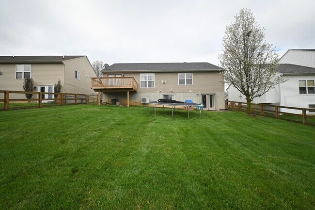 Building Photo - 5898 Ethan Dr