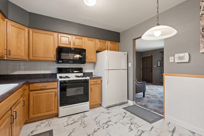 Building Photo - 537-541 N Edgelawn Dr