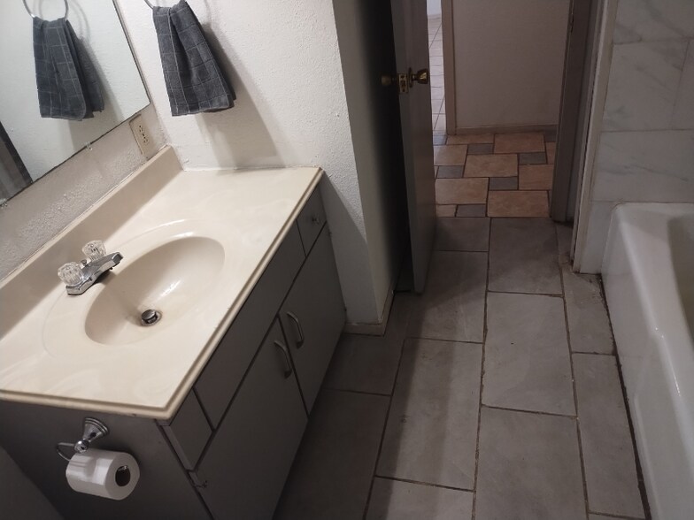 Building Photo - 441 Mockingbird Ln