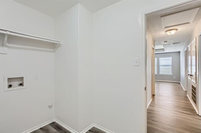Building Photo - 18223 Thicket Grove Rd