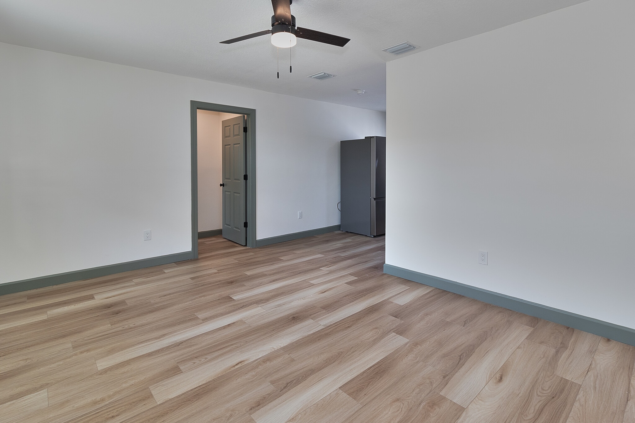 Building Photo - 510 91st Ave N