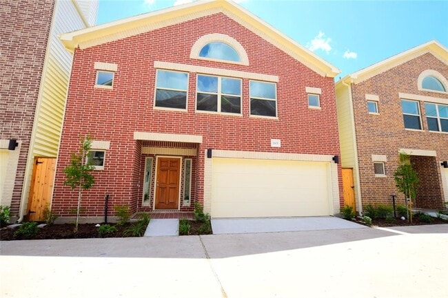 Primary Photo - 11605 Main Pine Dr