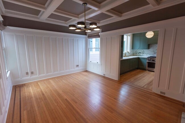 Building Photo - Beautifully Remodeled 3BR 2BA Top Floor Condo in Presidio Heights
