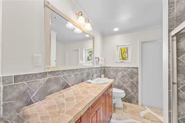 Building Photo - 2780 NE 16th St