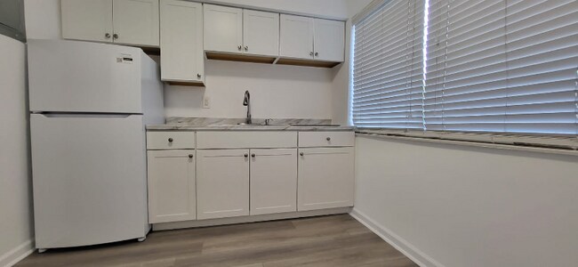 Building Photo - 631 NE 72nd Terrace