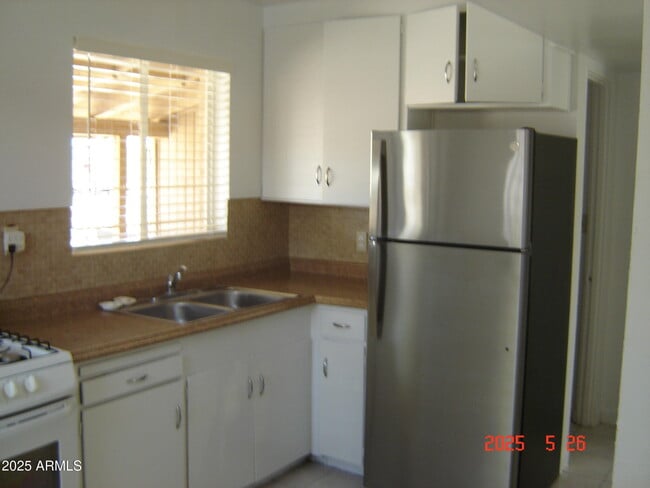 Building Photo - 414-416 Reizen Dr