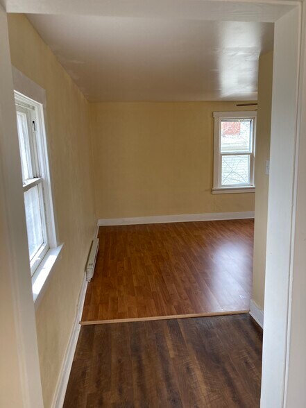 Building Photo - 240 W Hallam Ave