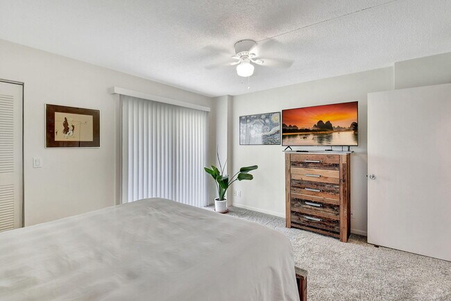 Building Photo - 7185 Huntington Ln