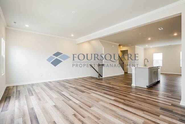 Building Photo - Townhome | 2nd Floor Back Deck | Washer/ D...