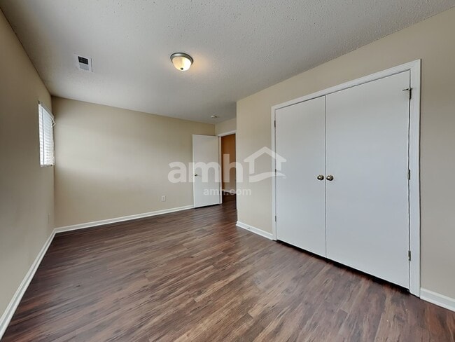 Building Photo - 819 Caledon Dr