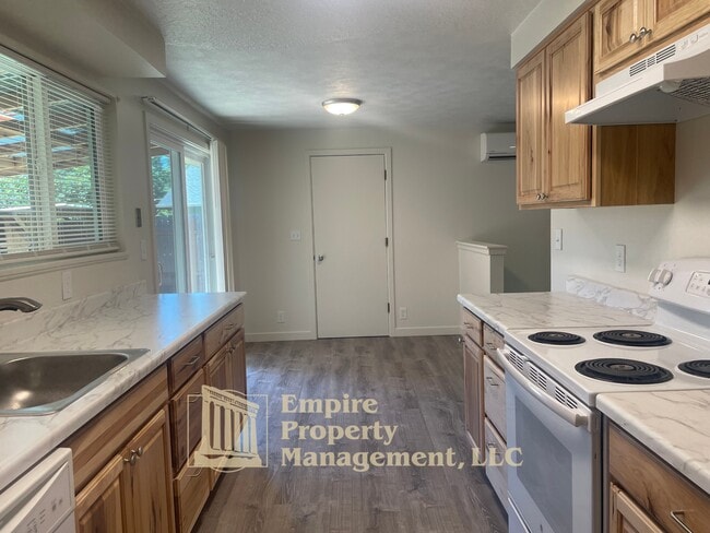 Building Photo - 2312 Willona Dr