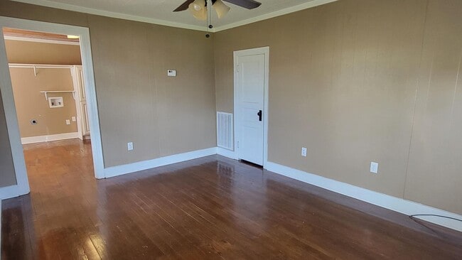 Building Photo - Cute 1br Downtown Benton