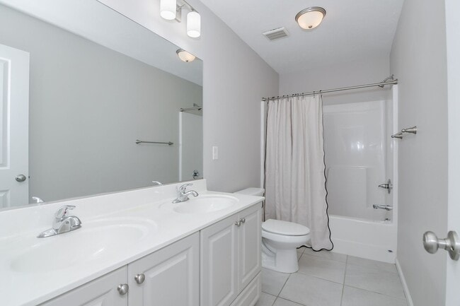 Building Photo - 983 Glenhaven Dr