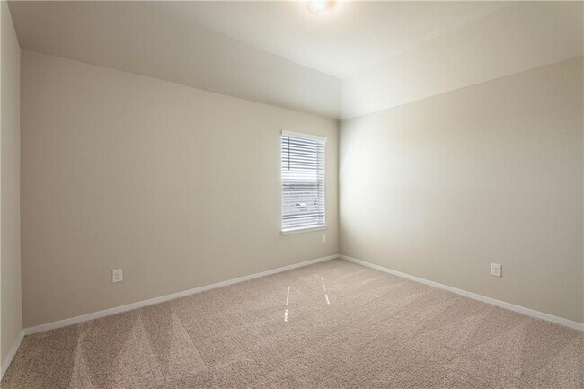 Building Photo - 220 Trailside Ln