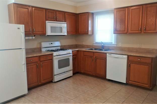 Building Photo - 415 Greenbriar Dr