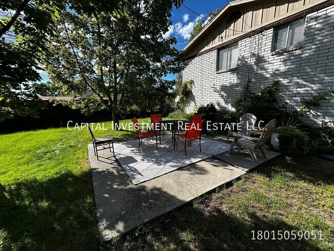 Building Photo - 1126 Crandall Ave S