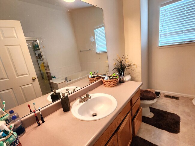Building Photo - 13628 Plaster Cir