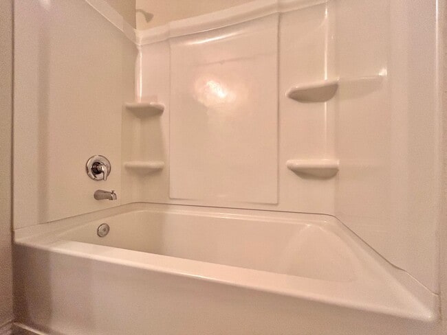 Building Photo - Charming 3/BR 2/BA  Home with Spacious Backyard