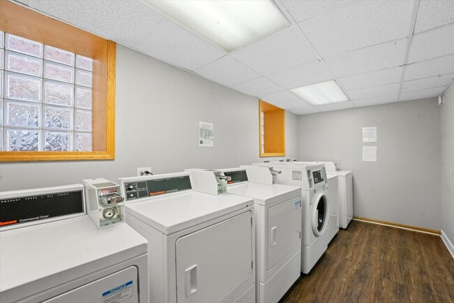 Building Photo - 1941 Grove Ave