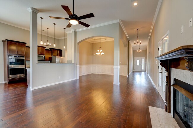 Building Photo - 1008 Meadowview Ln