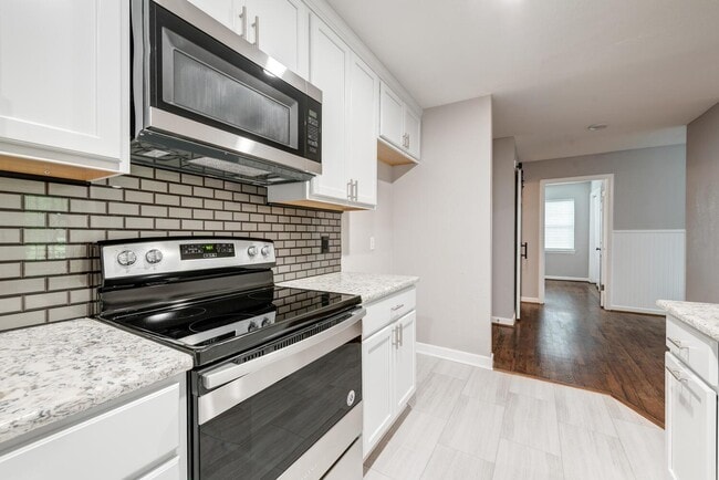 Building Photo - 6708 Manor Dr