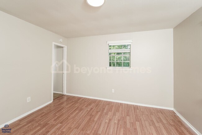 Building Photo - 4213 Kendall Ave