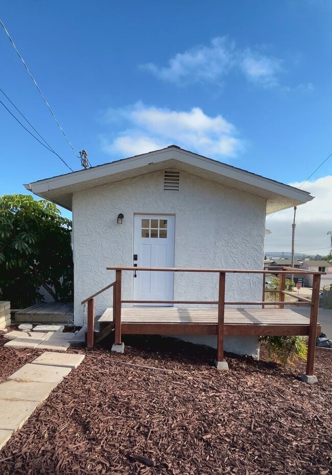 Primary Photo - 4885 Randall St