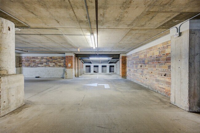 Building Photo - 2205 McKinney St