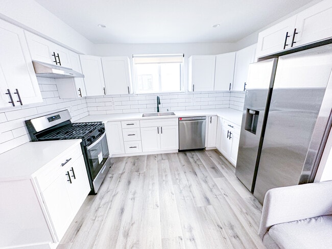 Building Photo - 3001 Van Buren Pl