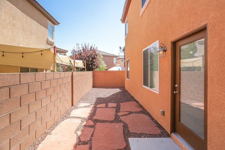 Building Photo - 9308 Euphoria Rose Ave